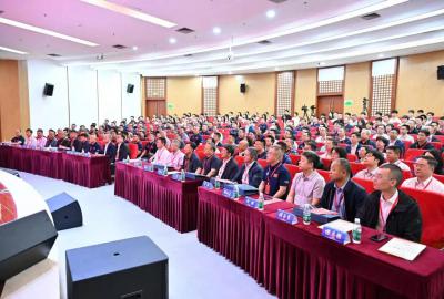 集團董事長苗廣發參加哈工程材化學院創新發展大會